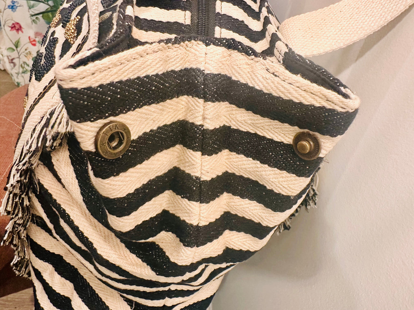 Canvas B/W Tote